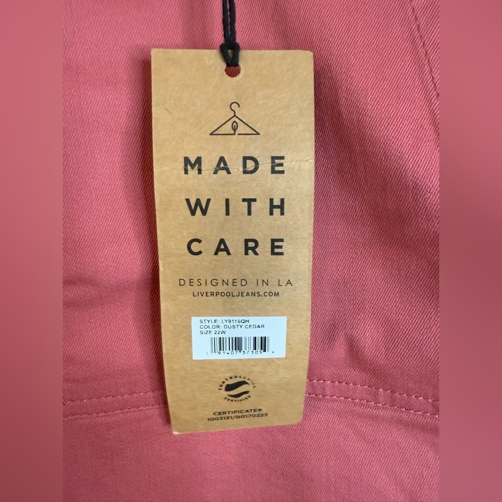 NWT Liverpool Women’s Dusty Cedar Cargo Pocket Shorts - Size 22W - Picture 3 of 11